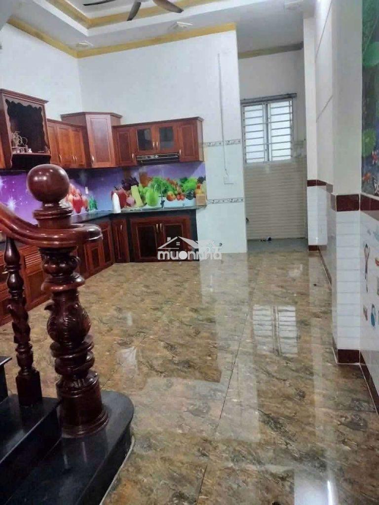 Cho thuê nhà có sân xe hơi gần chiêu liêu, thông dụng, visip 1 - 4