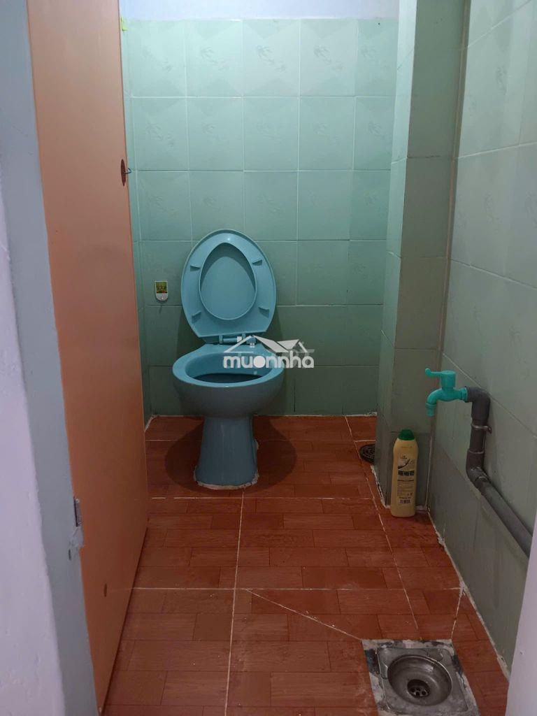 Nhà trọ 12m2 rộng rãi thoáng mát, có gác lửng và toilet riêng - 3