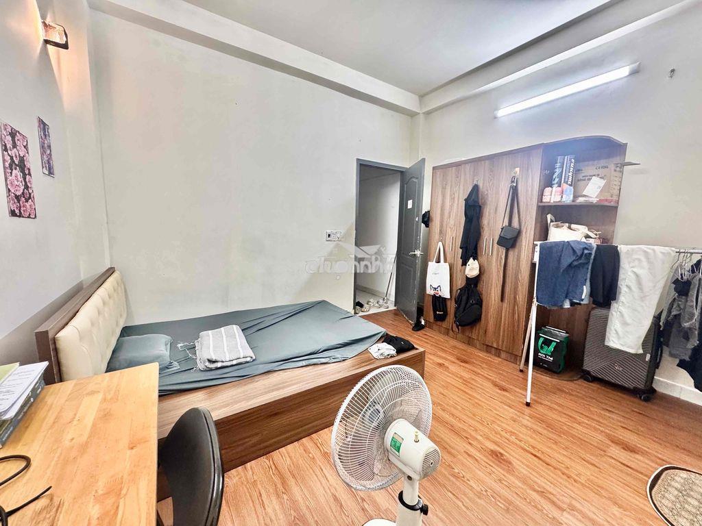 Studio tách bếp cửa sổ trời - full nội thất - 2