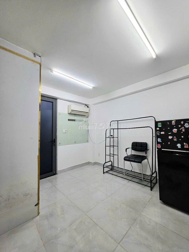 Cho thuê căn hộ thang máy - hoàng hoa thám,  chỉ tính điện và nước