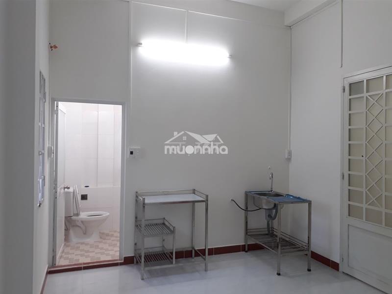 Phòng ngay tt q3.sạch sẽ, an ninh.có lối đi riêng, toilet trong phòng.