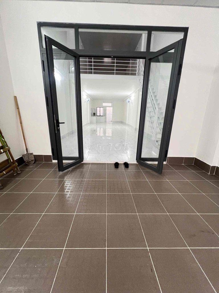 Cho thuê nhà khu bàu cát tân bình. dt: 4m7x 20 trêt lững giá 14tr