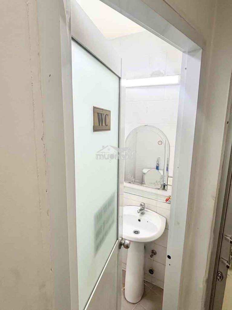 Phòng trọ lớn mặt tiền quận 5 giá rẻ - Ảnh 4