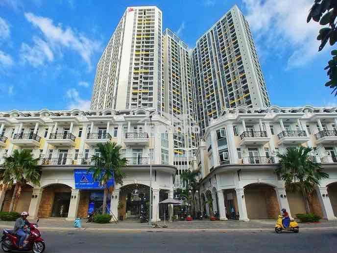 The pegasuite 2pn2wc full nội thất view trực diện hồ bơi.