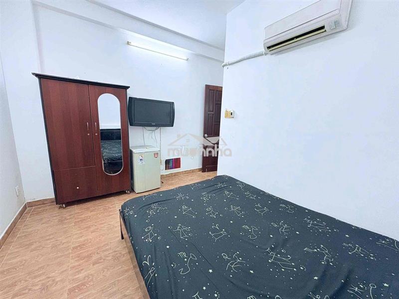 Phòng trống sẵn có nội thất thang máy cô giang quận 1