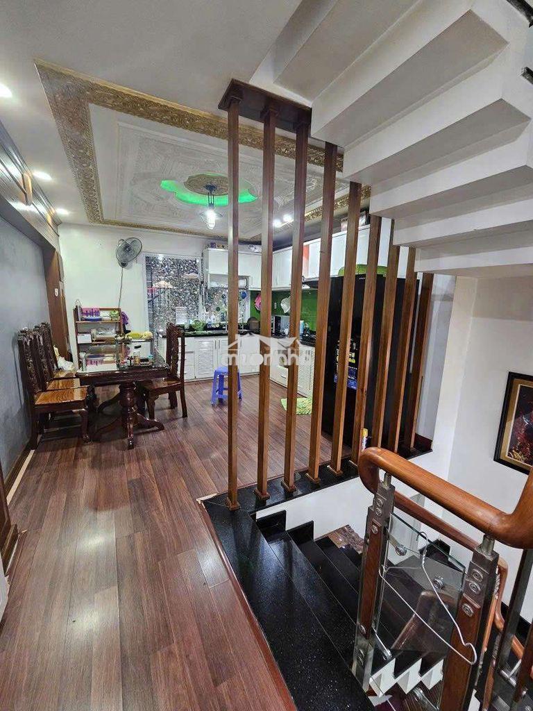 Cho thuê nhà hẻm xe hơi. 1 trệt 1 lửng 3 lầu, dt 4×15 có 4pn - 4