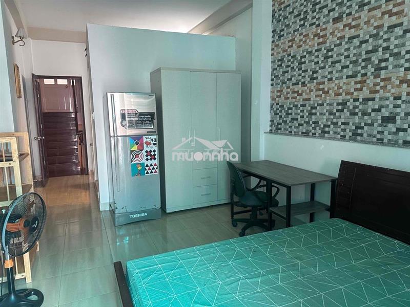 Cần cho thuê phòng đầy đủ nội thất có ban công siêu rộng