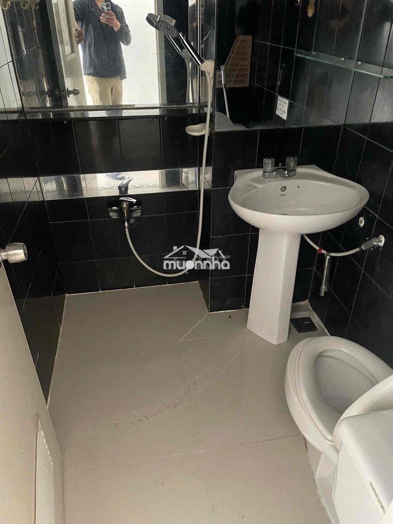 Cần pass nhanh phòng studio ban công, 25m2 tt quận 1. giá 5tr - 4