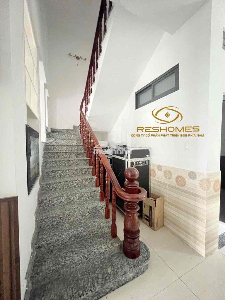 Cho thuê nhà đẹp căn góc 1t2l kdc bửu long gần chung cư a6a7
