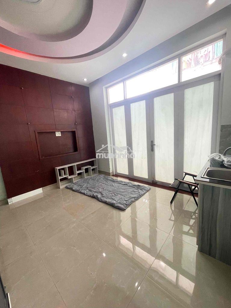 Phòng ban công đối diện eon tân phú cách đh công thương 1km