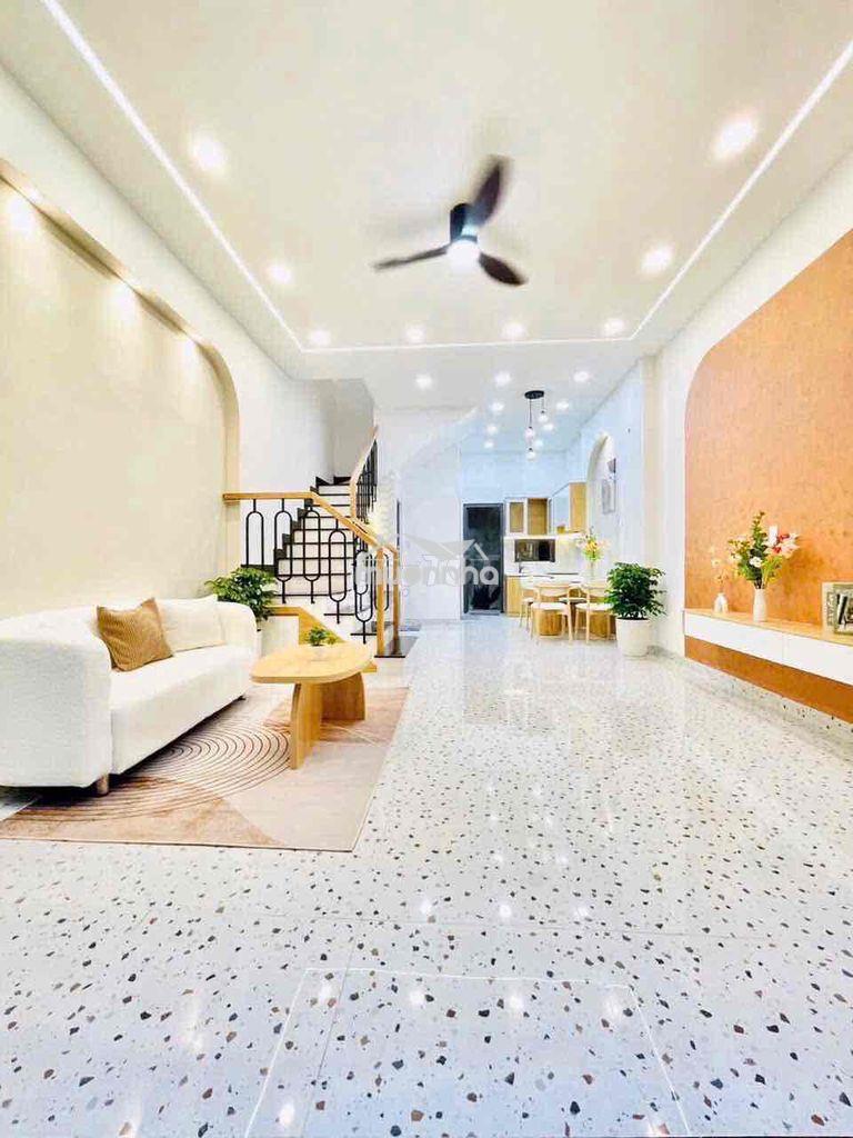 Nhà 4,5m x 10m vuông vức 45m2 gồm 3 phòng ngủ đuờng bùi đình tuý