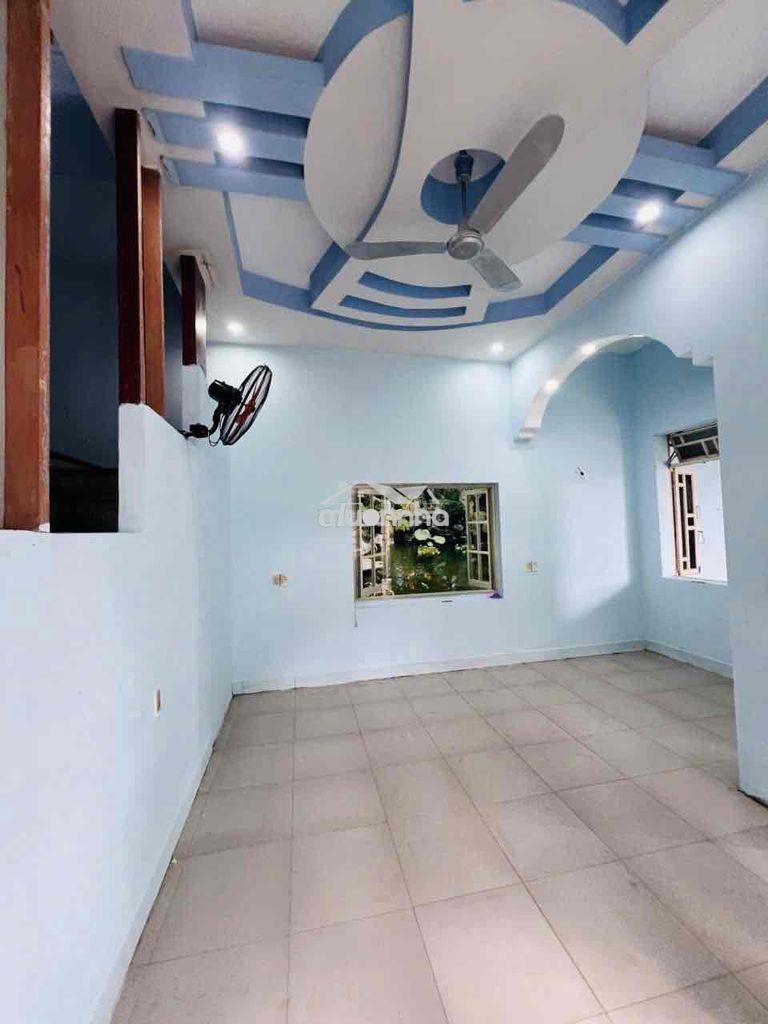 Cho thuê nhà trệt lầu đường nhựa xe hơi giá 5,5tr/ tháng - 2