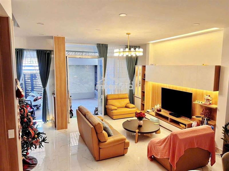 Cho thuê nhà full nội thất dt 6*20m