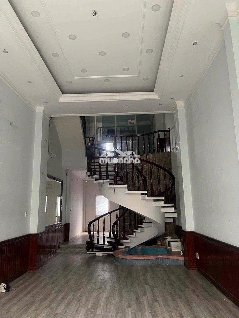 Cho thuê nhà, hxh 6m, 2xx/ tô hiến thành, dtsd 390m2, p.13, quận 10.