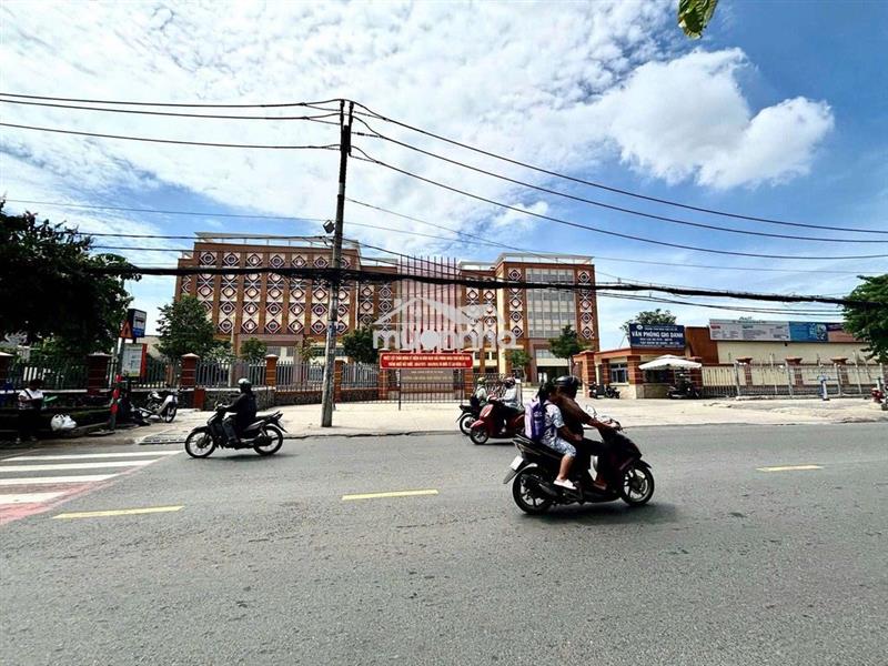 Giảm 500tr – giá mới 5,4 tỷ tl – nhà mới hẻm xe hơi thông