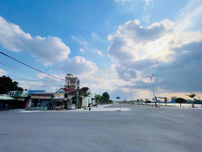 Bán lô góc 2 mặt tiền bờ kè bửu long