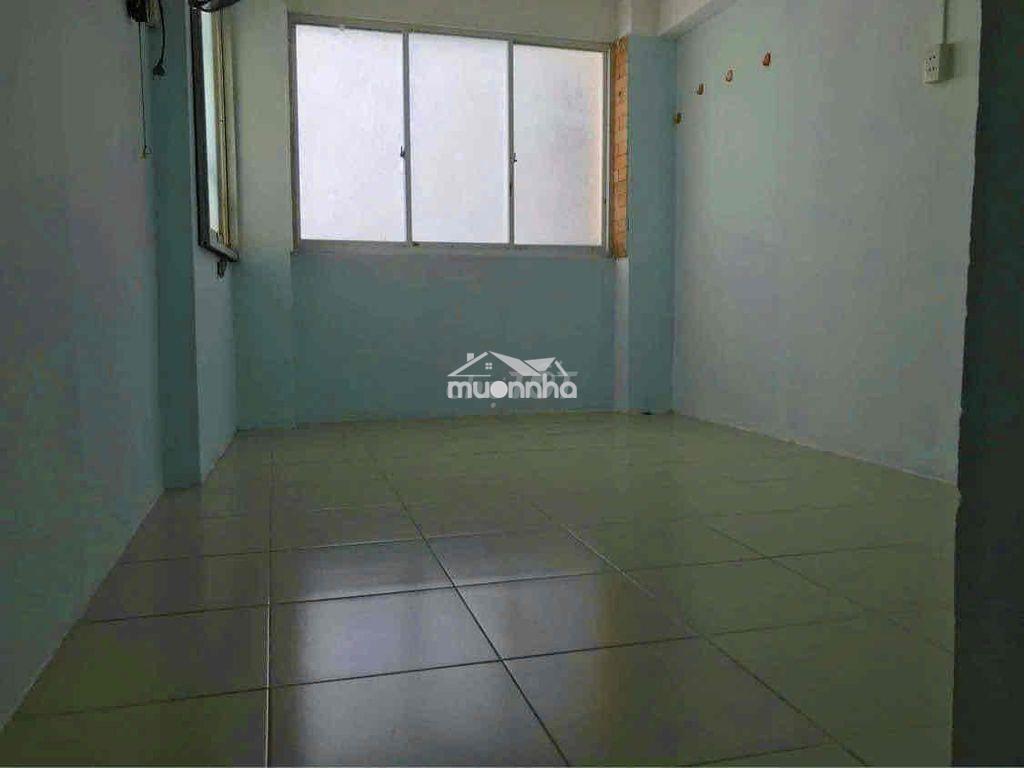 Cho thuê phòng có máy lạnh , máy quạt , giáp quận 1 - 3