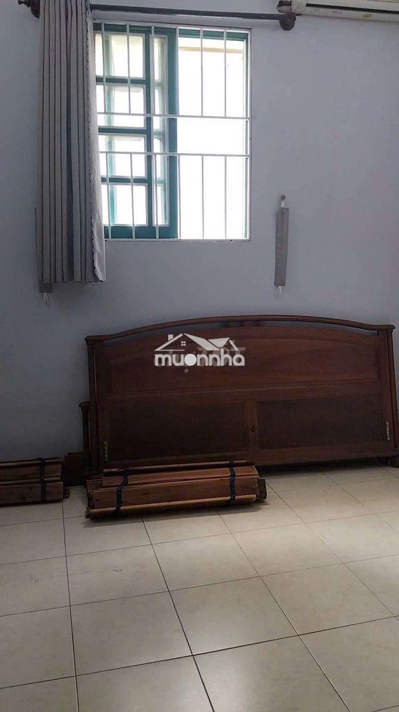 Đoàn văn bơ, p xóm chiếu, 30m2, có cửa sổ, máy lạnh wc riêng, p ở lầu1
