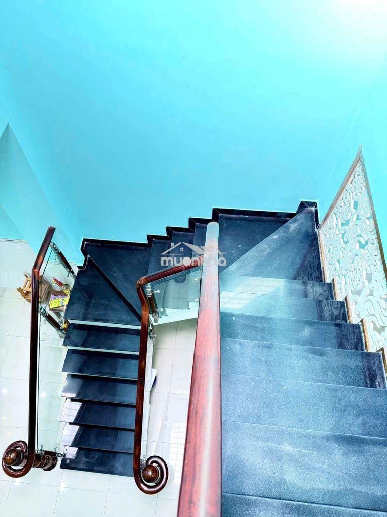 🇻🇳Chỉ hơn 5tỉ🇻🇳nhà 2 tầng mới 👉4❌17-sát aeon tên lửa - hẻm xe hơi - 4