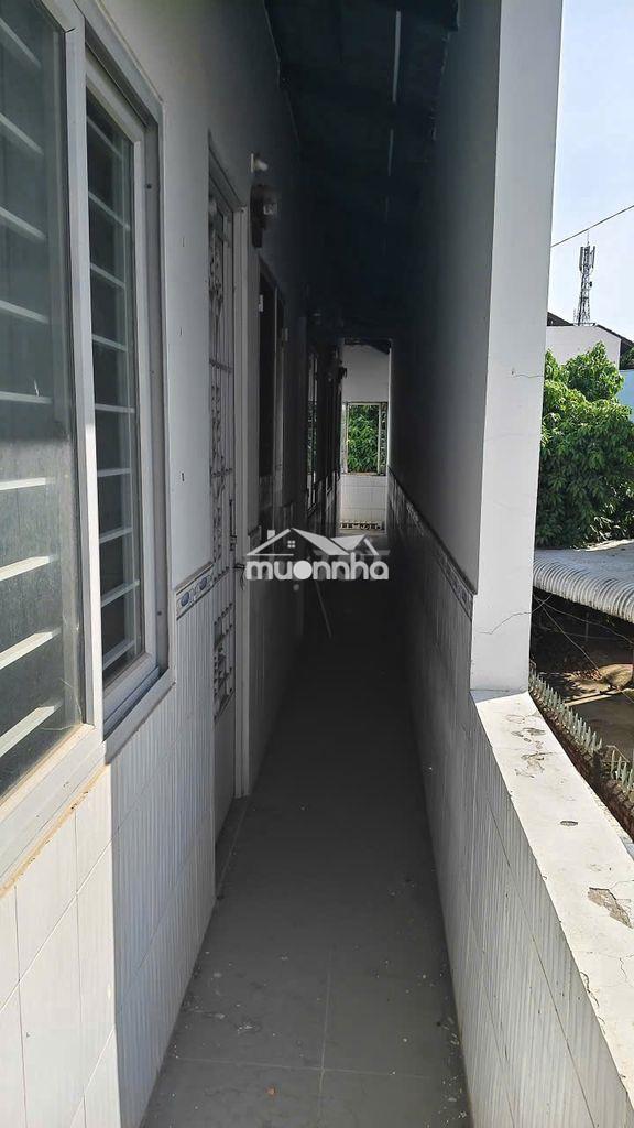 Nhanh mới kịp dt 11 x 22m - nhà 3tầng + 10p trọ ngay đại học ngân hàng - 2
