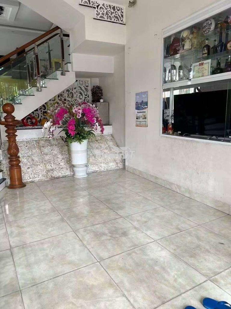 Cho thuê nhà mặt đường ngô quyền sát chợ hải sản ,gần biển