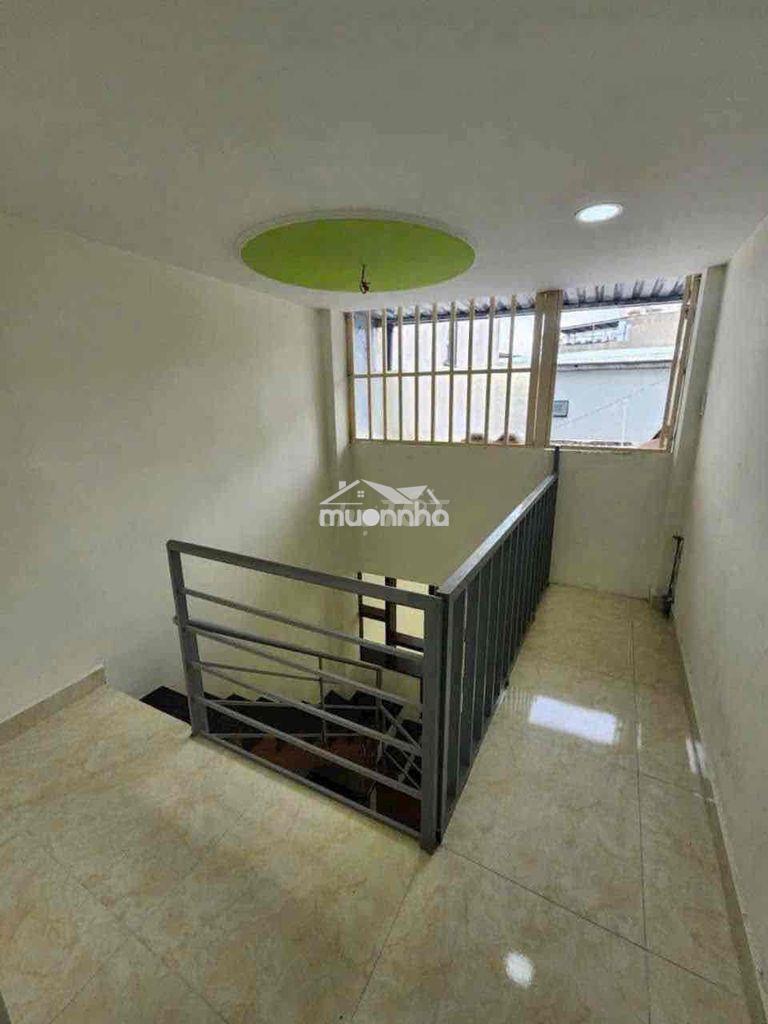 Cho thuê nhà trung mỹ tây q12 1lầu 2pn 2wc giá 7tr tl mới keng giáp gv - 2
