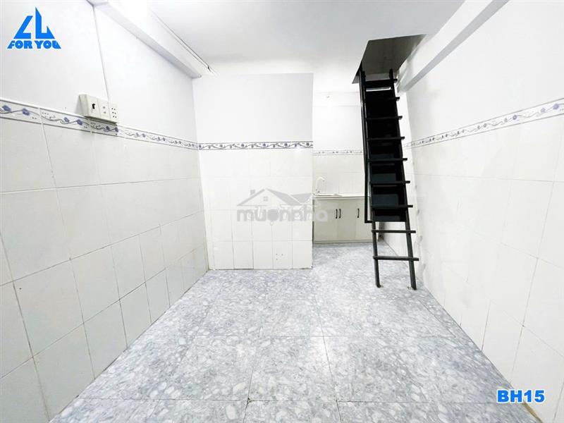 Nhà nguyên căn 3 lầu - 2wc - có lối đi riêng gần chợ bình thành