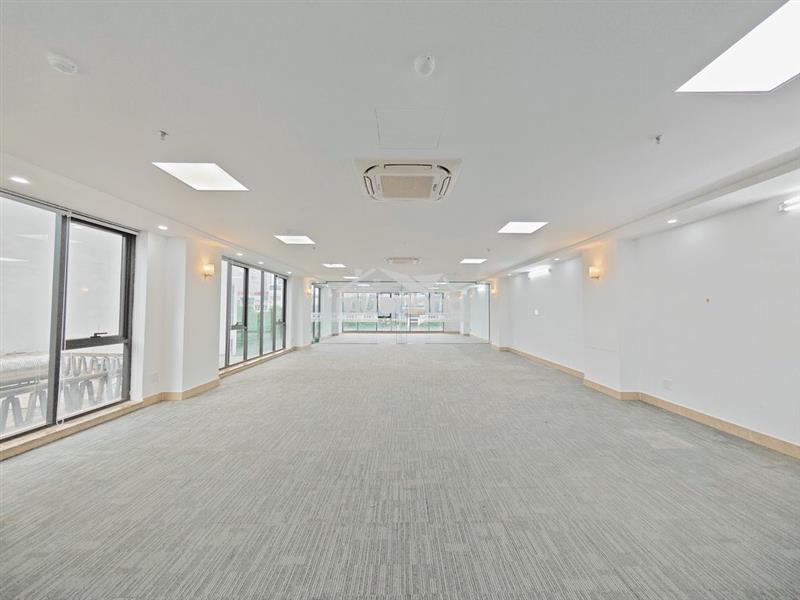 Cho thuê sàn văn phòng khương đình 190m2 28tr lô góc full kính 