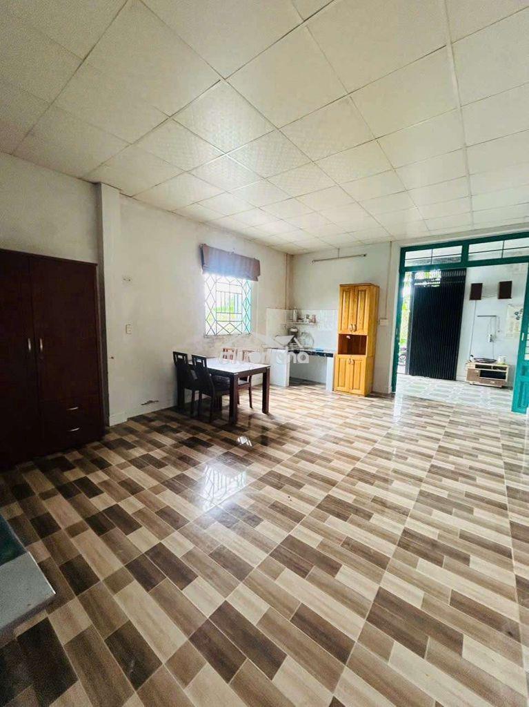 Nhà góc, sân rộng, đường xe tải né nhau - 3
