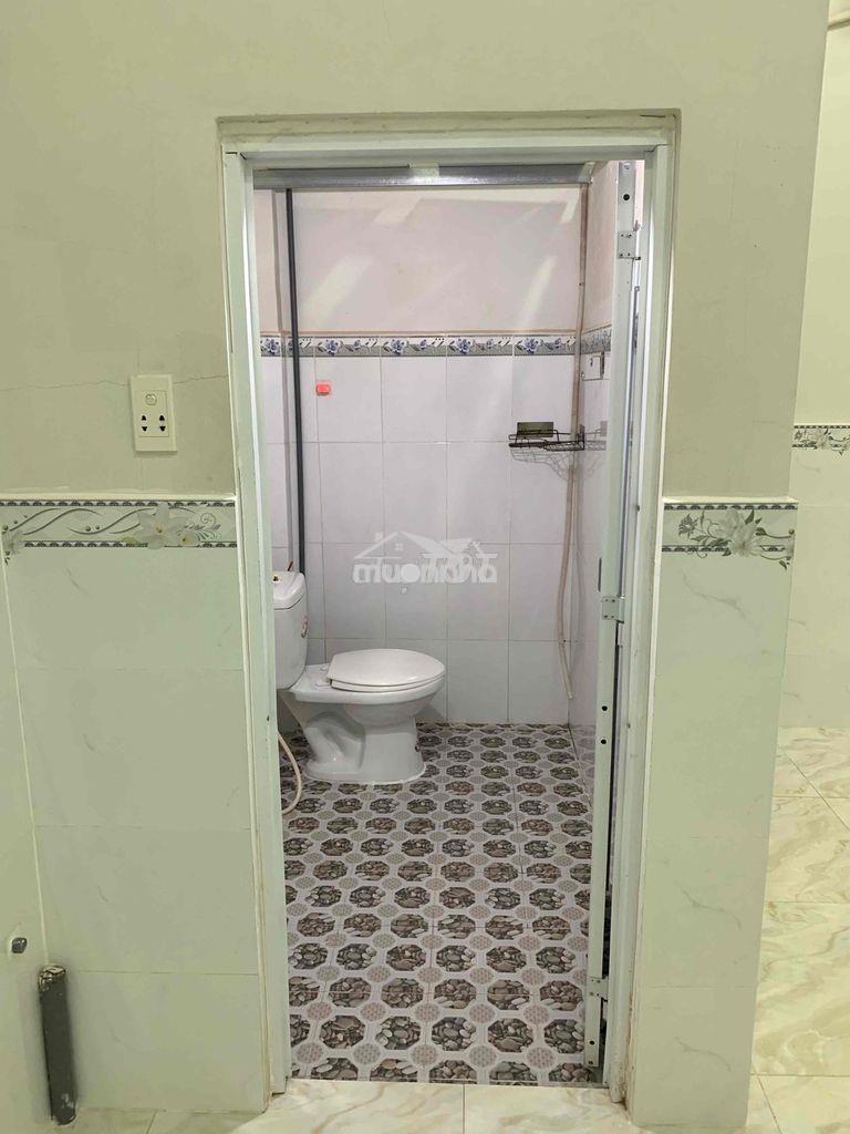 Phòng tự quản - giờ giấc tự do: 4 x 4,7 trang bị 01 máy lạnh. - 3