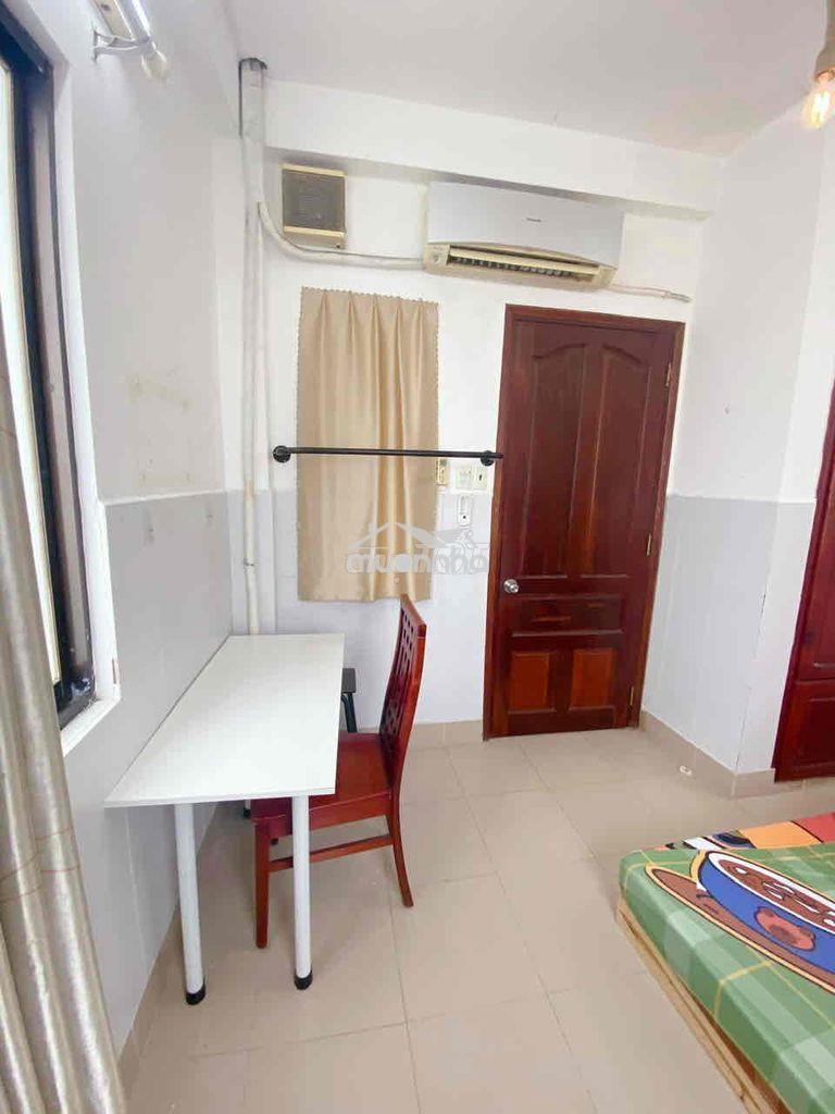 Phòng cửa sổ trời quận 1 - 2