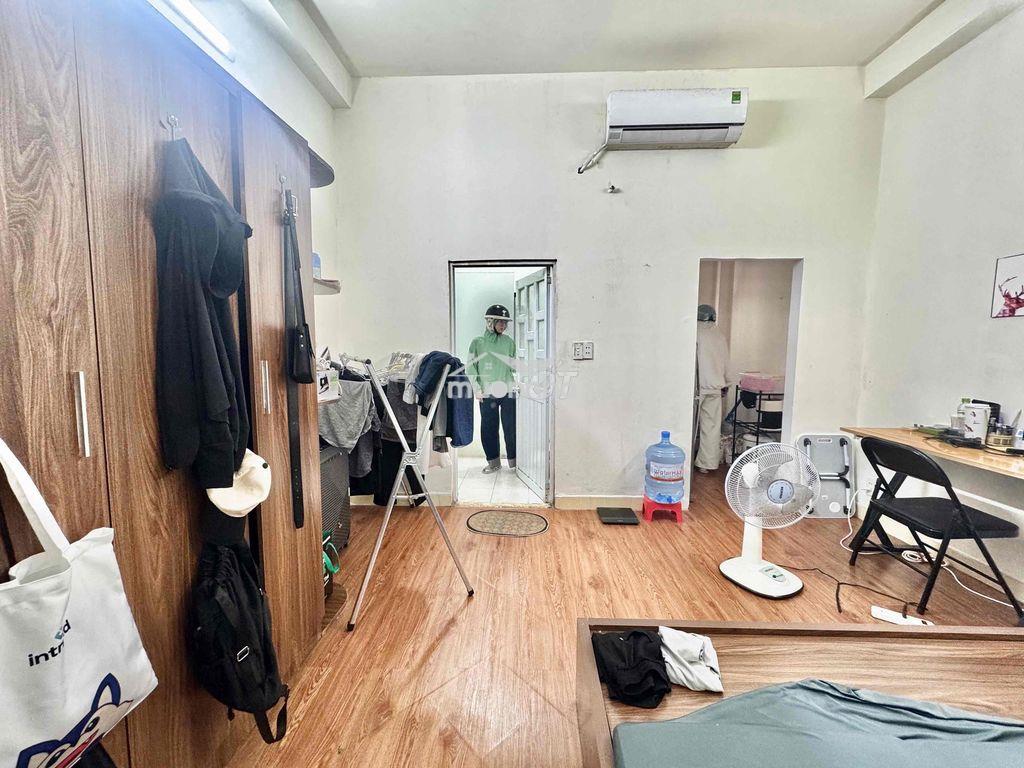 Studio tách bếp cửa sổ trời - full nội thất - 4