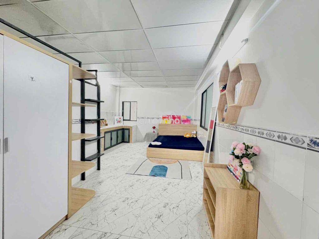 Phòng gác đủ nội thất, cầu tân thuận thoáng rộng 25m2 cửa sổ, gần q4 - 2