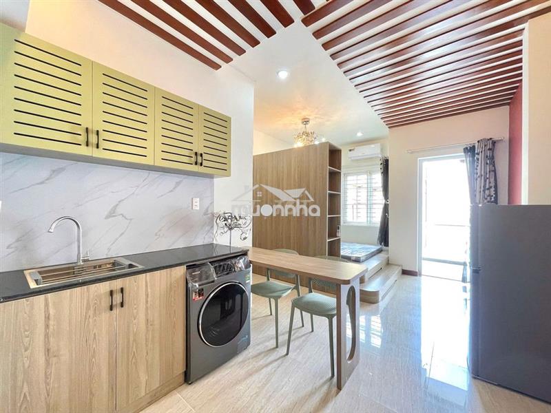 Studio cửa sổ ban công thang máy ngay đh ueh huflit hoa sen bách khoa
