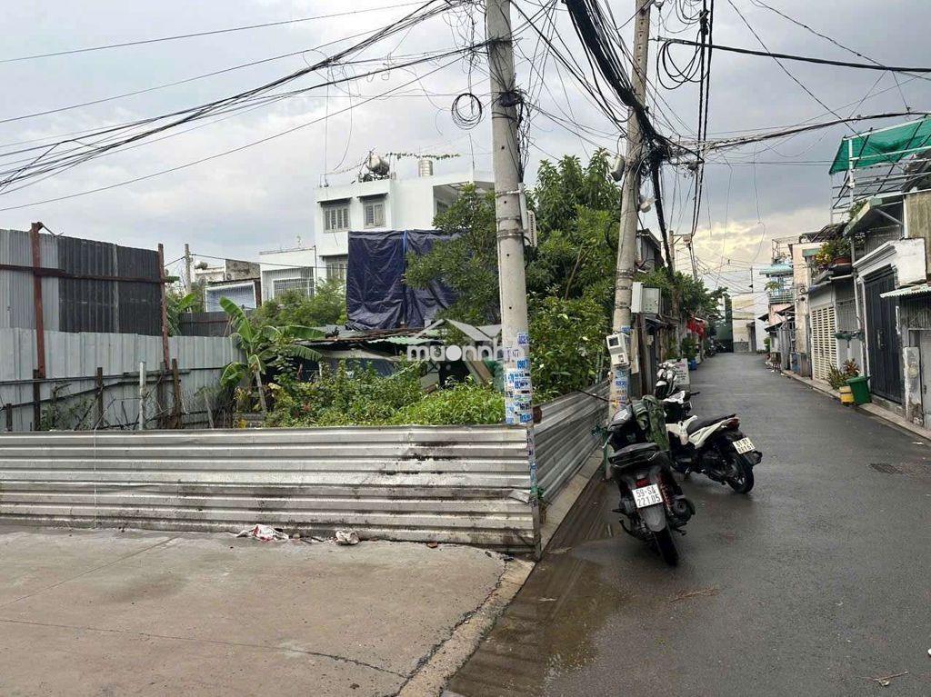 Đối diện với van phuc - 2