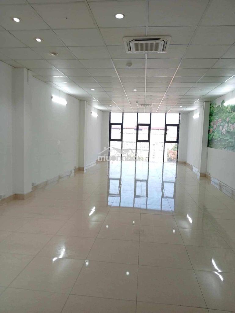 Cho thuê văn phòng 75m2 thông sàn không vướng cột, cửa sổ rộng
