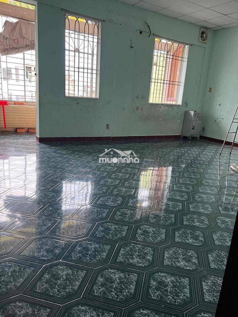 Phòng có ban công ~ 50m2, thoáng mát, rộng rãi q6 - q11