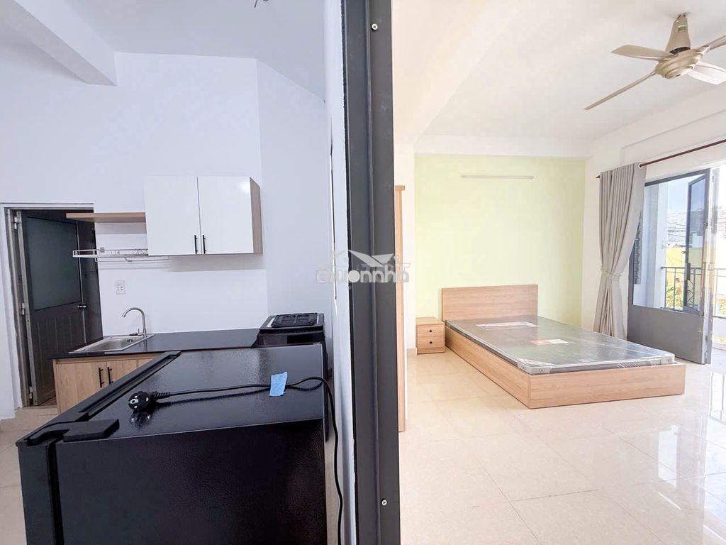 Phòng ban công 45m tách bếp.trường chinh ngay bảy hiền. - 2