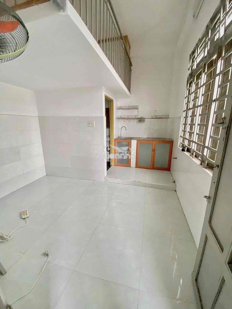 Còn ít phòng cửa sổ trời cho sv huit - lê trọng tấn - 2