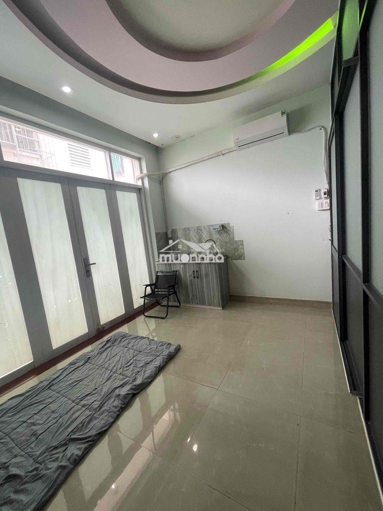 Phòng ban công đối diện eon tân phú cách đh công thương 1km - 2