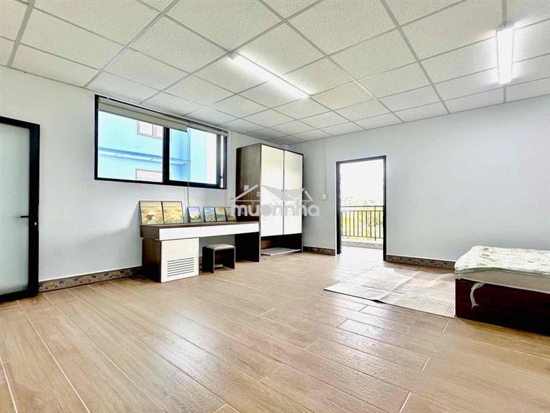 Phòng có ban công riêng 50m2 ngay view sông bao mát gần bến xe q8