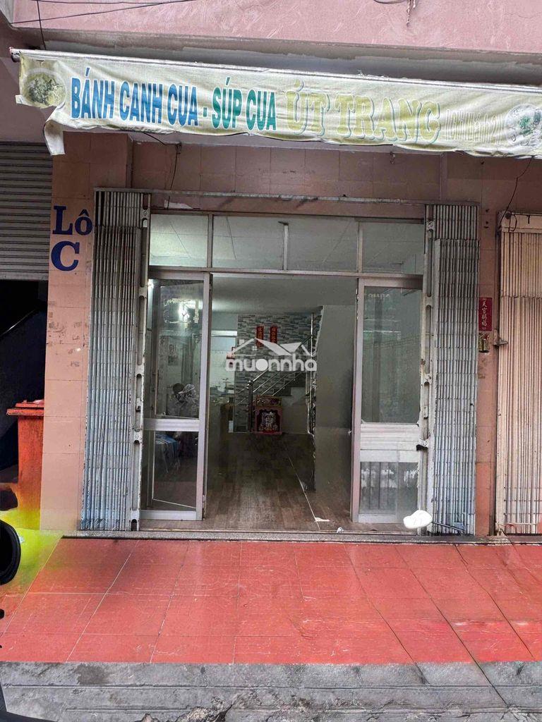 Cho thuê căn hộ mặt tiền đường gần quận trung tâm