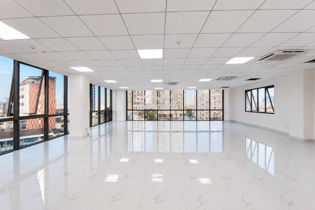 Toà nhà văn phòng gần 2.000m2 diện tích trục đường chính quận 3 - 2