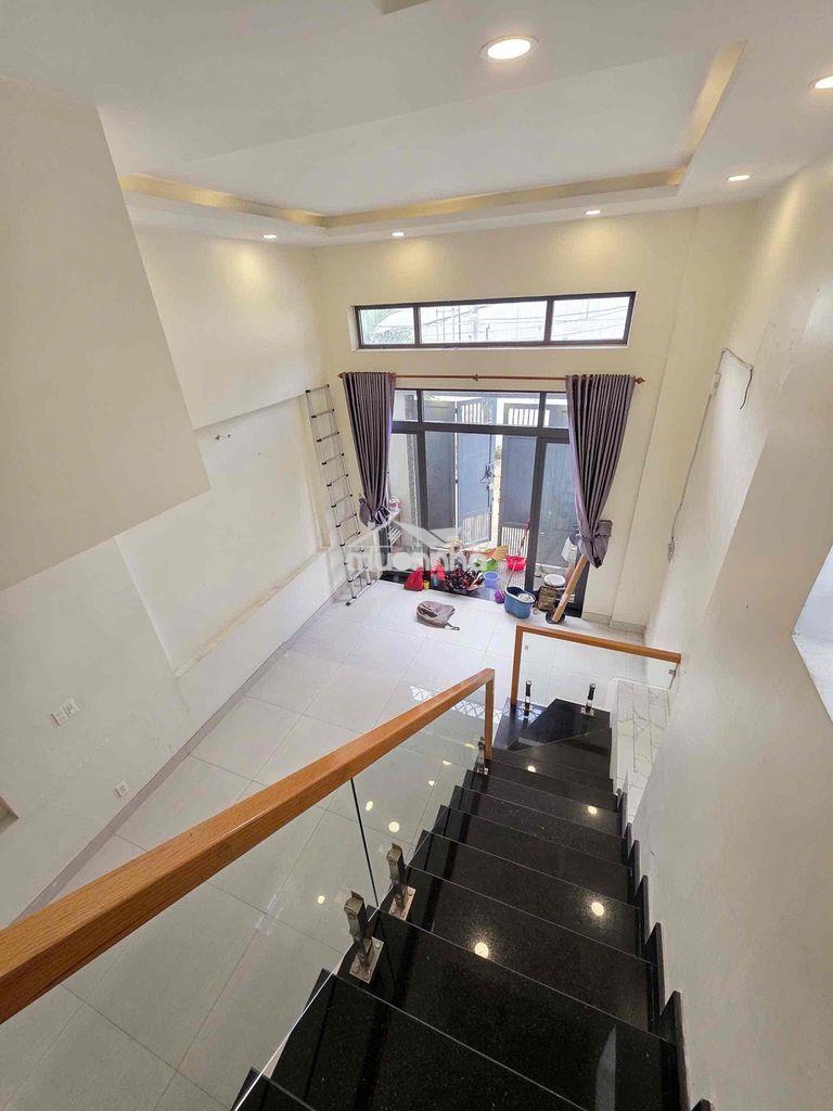 Căn góc thoáng mát 2lầu gần vincom - ngã 4 thủ đức - đương oto - 3