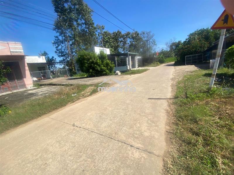 Bán lô đất vies sông,mặt tiền bê tong,dân cư ở đông đúc,774m2,giá 1,8t