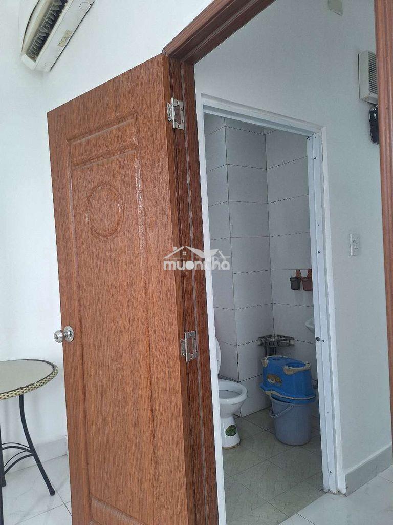 Căn lầu 2 đầy đủ nội thấc có cửa sổ và ban công - 4