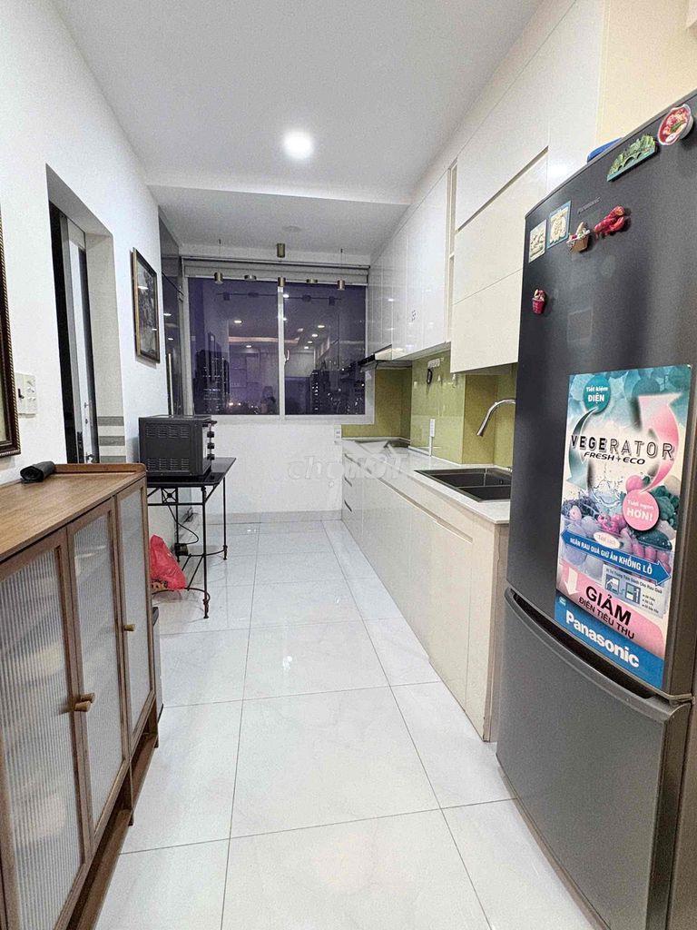 Cho thuê phòng ngủ lớn view q1 full nội thất - 4