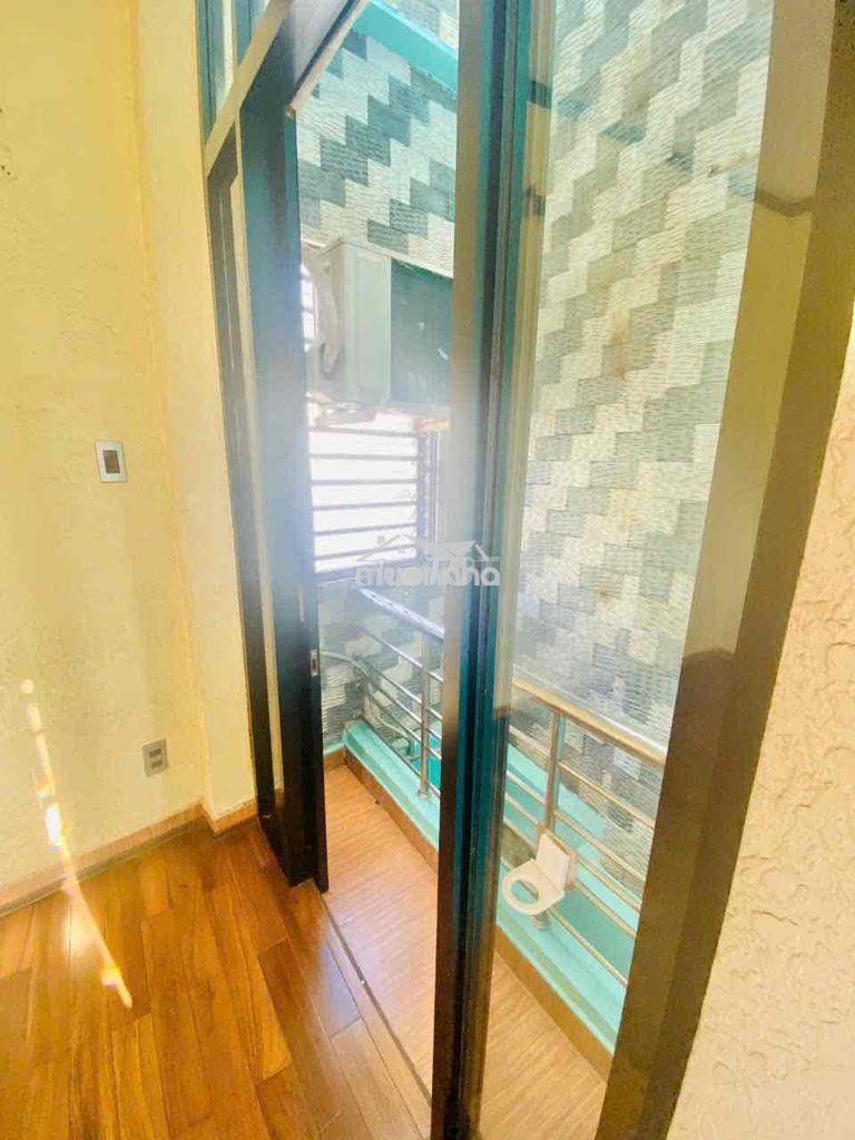Studio balcon tân định cho thuê 3tr7/ tháng có sẵn máy lạnh - 2