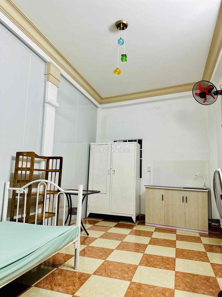 Phòng cửa sổ hành lang huỳnh văn bánh - lê văn sỹ - 2