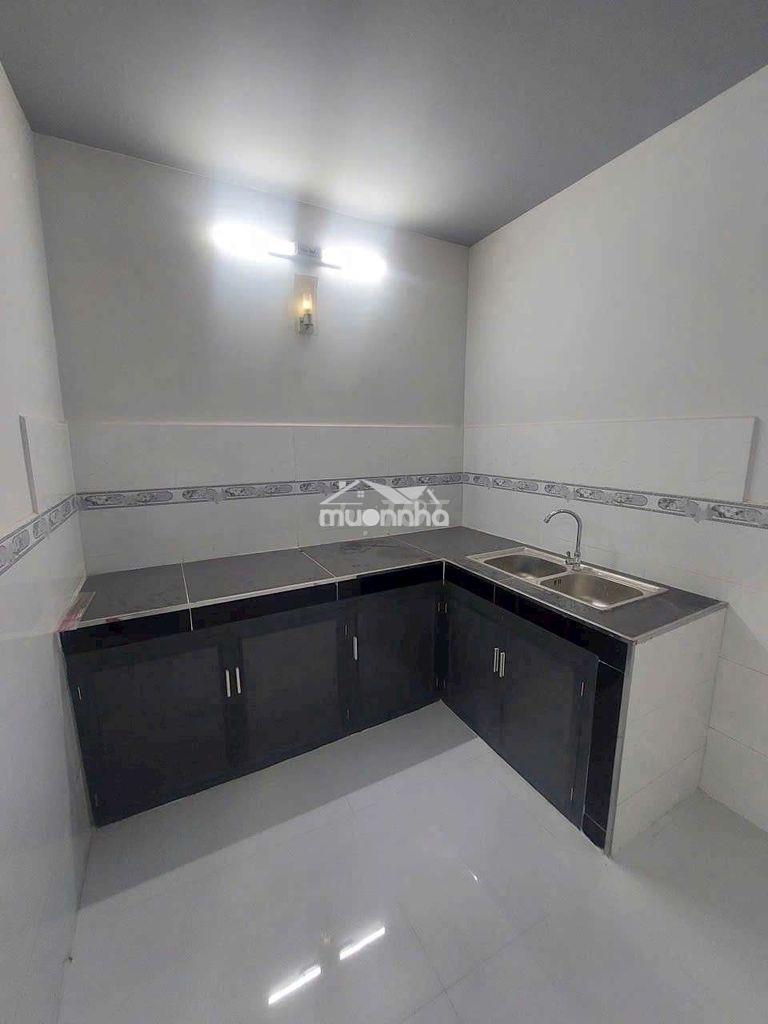 Cho thuê nhà mặt tiền hẽm đường phạm hùng dt.4m×17m } 1 lầu 3phòng 2wc - 3